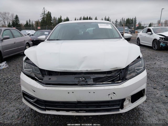 1VWAT7A35GC024541 Volkswagen Passat 1.8t S