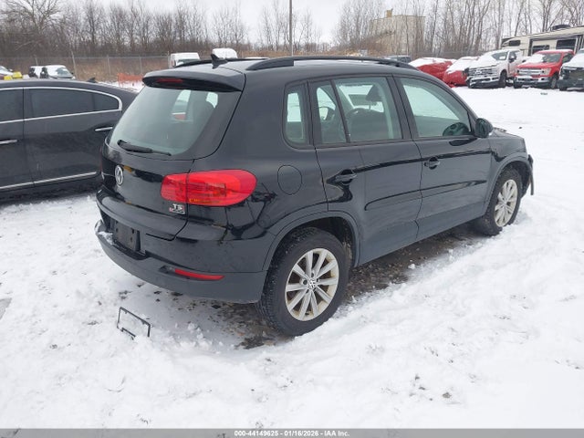 2017 VOLKSWAGEN TIGUAN WVGBV7AX3HK046237 Photo 3