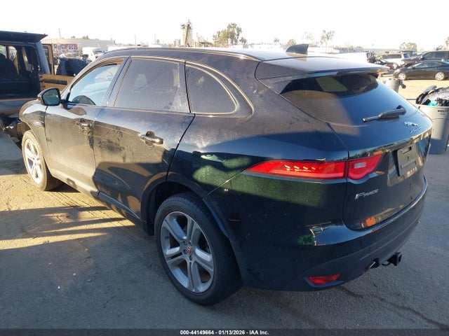2018 JAGUAR F-PACE SADCL2FX1JA294593 Photo 2