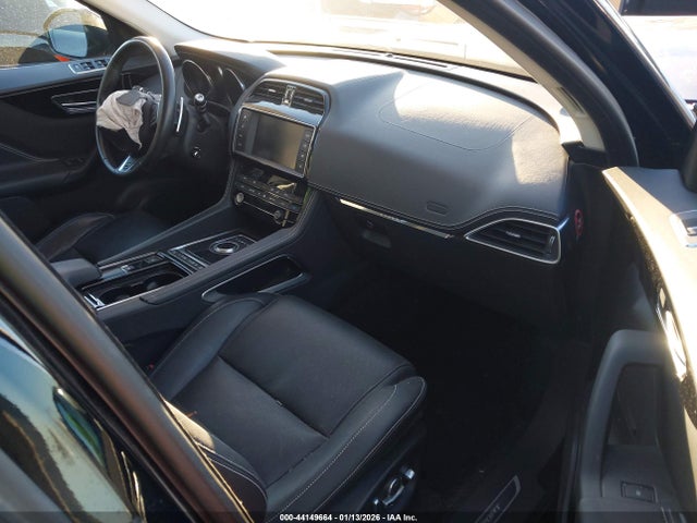 2018 JAGUAR F-PACE SADCL2FX1JA294593 Photo 4