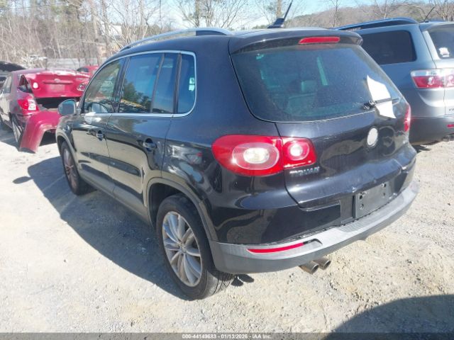 2011 VOLKSWAGEN TIGUAN WVGBV7AX8BW518867 Photo 2