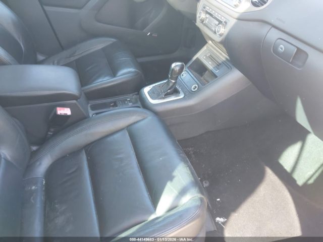 2011 VOLKSWAGEN TIGUAN WVGBV7AX8BW518867 Photo 4
