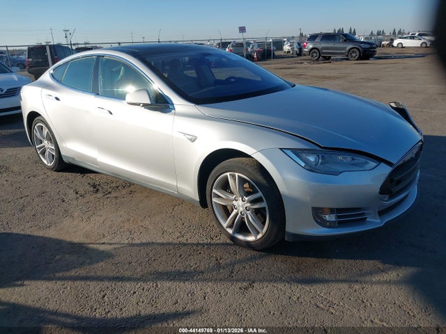 2013 TESLA MODEL S 5YJSA1DN8DFP04438 Photo 0