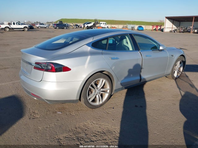2013 TESLA MODEL S 5YJSA1DN8DFP04438 Photo 3