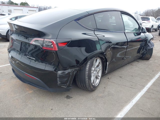 Продаж на аукціоні авто 2024 Tesla Model Y Long Range Dual Motor All-wheel Drive, vin: 7SAYGDEE8RA214565, номер лоту: 44149806