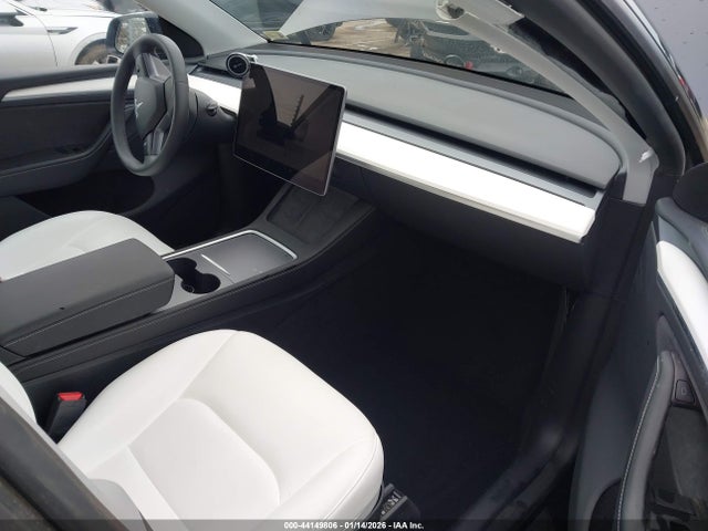 Продаж на аукціоні авто 2024 Tesla Model Y Long Range Dual Motor All-wheel Drive, vin: 7SAYGDEE8RA214565, номер лоту: 44149806