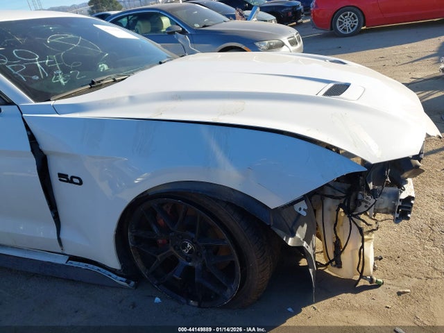Ford 5.0l 4v premium fuel 2018 1FA6P8CF6J5181300 Image 18