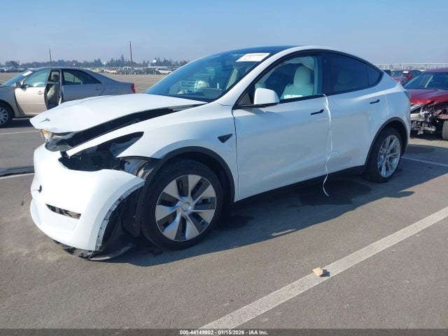 2023 TESLA MODEL Y 7SAYGDEE7PF620675 Photo 1