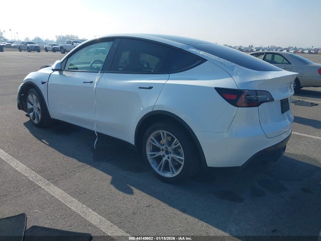 2023 TESLA MODEL Y 7SAYGDEE7PF620675 Photo 2