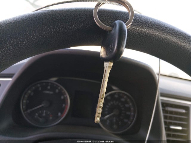KMHD74LF4HU109260 Hyundai ELANTRA SE