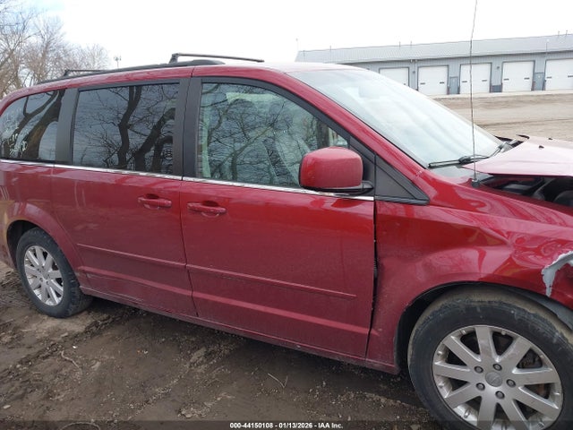 2015 Chrysler Town & Country Lx მანქანა იყიდება აუქციონზე, vin: 2C4RC1AG4FR665319, აუქციონის ნომერი: 44150108