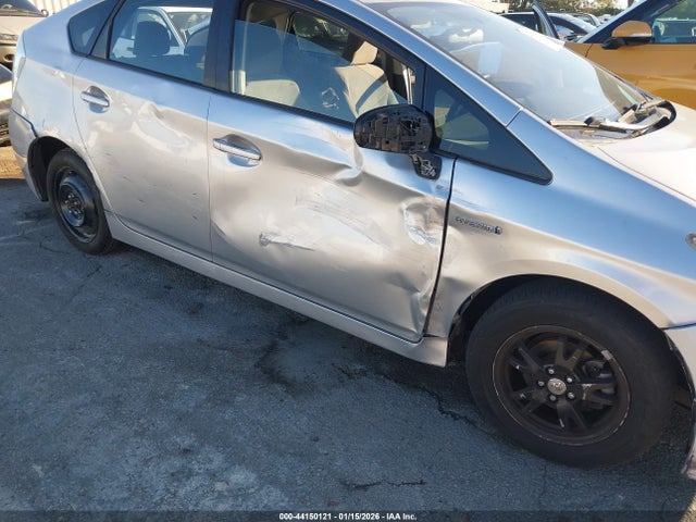 JTDKN3DU4F0468430 Toyota Prius Two