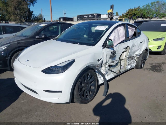 2024 TESLA MODEL Y 7SAYGDEE9RA222562 Photo 1