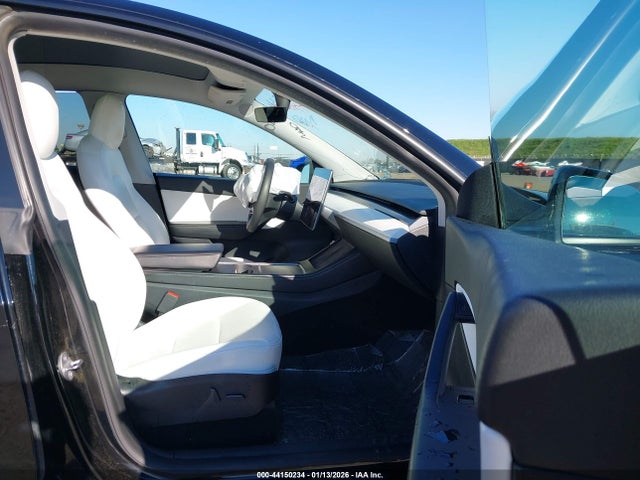 2021 TESLA MODEL Y 5YJYGAEE5MF234750 Photo 4