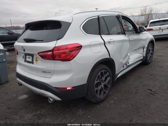 2021 BMW X1 WBXJG9C0XM5T86888 Photo 3