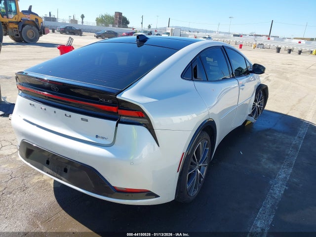 Toyota PRIUS XLE 2024 JTDACAAU3R3045285 Image 4