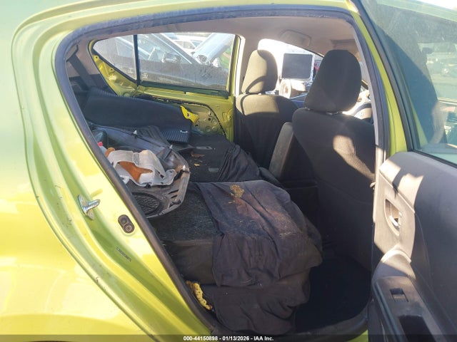 JTDKDTB38F1113087 Toyota Prius C Two
