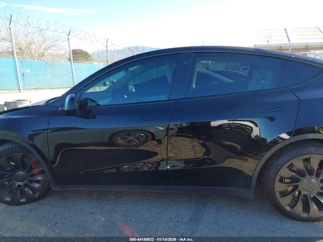7SAYGDEF4NF319027 Tesla Model Y Performance Dual Motor All-wheel Drive