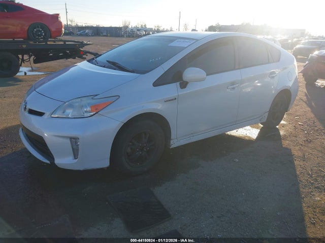 JTDKN3DU7F1971993 Toyota Prius Two