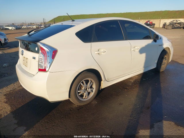 JTDKN3DU7F1971993 Toyota Prius Two