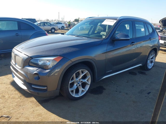 2013 BMW X1 WBAVL1C58DVR86118 Photo 1
