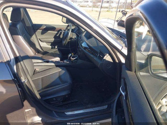 2013 BMW X1 WBAVL1C58DVR86118 Photo 4