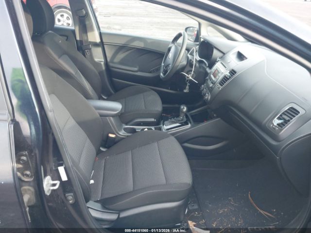 2017 KIA FORTE KNAFK5A82H5677844 Photo 4
