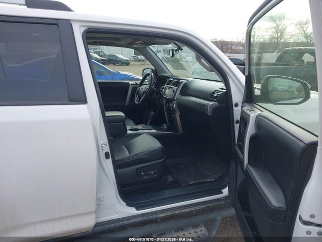 2019 TOYOTA 4RUNNER JTEBU5JR6K5654946 Photo 4