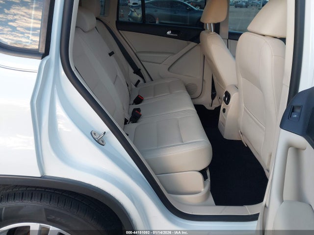 WVGBV7AX9GW546054 Volkswagen TIGUAN S