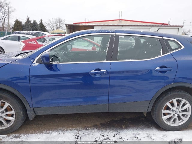 44151179 :رقم المزاد ، JN1BJ1AWXMW426556 vin ، 2021 Nissan Rogue Sport S Awd Xtronic Cvt مزاد بيع