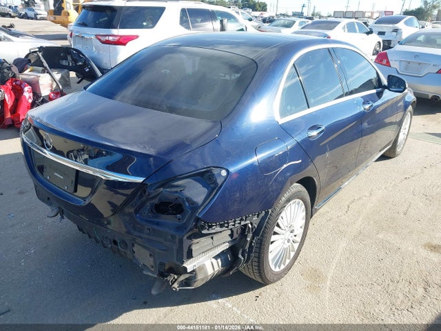 55SWF4JB0GU173284 Mercedes-Benz C 300 Luxury