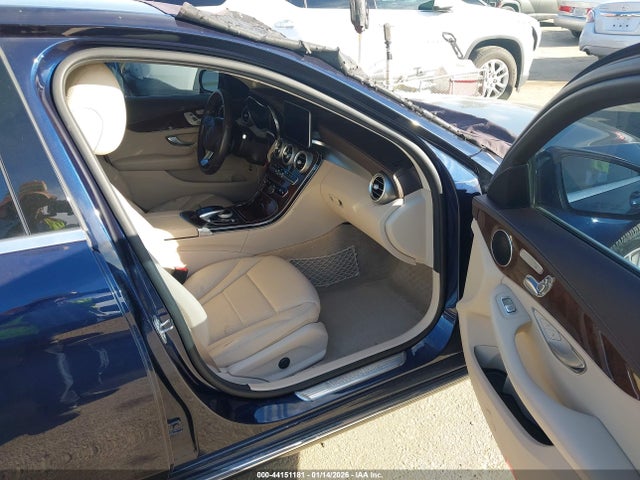 55SWF4JB0GU173284 Mercedes-Benz C 300 Luxury