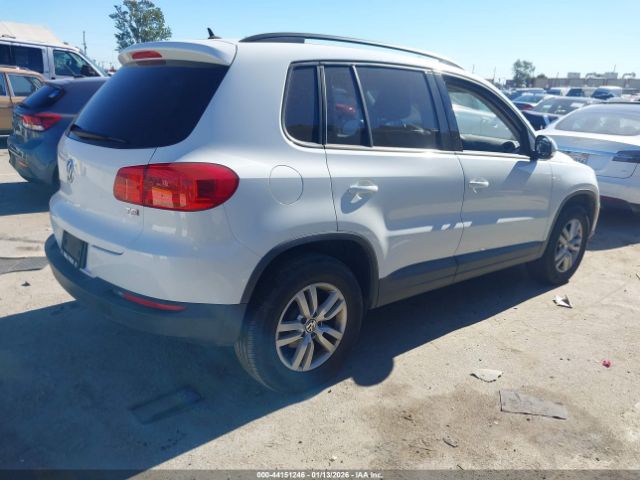 2016 VOLKSWAGEN TIGUAN WVGAV7AX2GW513327 Photo 3