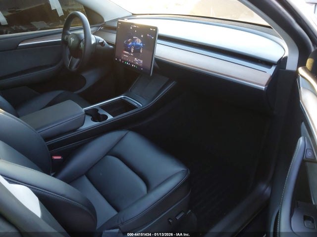 2024 TESLA MODEL Y 7SAYGDEE9RF062153 Photo 4