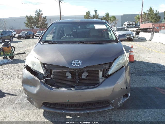 5TDKK3DC2GS711778 Toyota Sienna Le 8 Passenger
