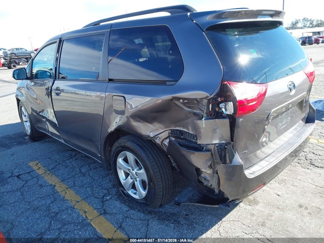 5TDKK3DC2GS711778 Toyota Sienna Le 8 Passenger