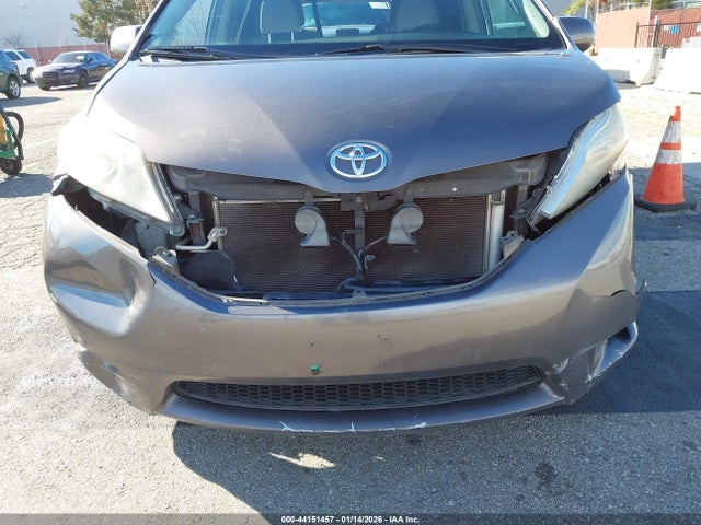 5TDKK3DC2GS711778 Toyota Sienna Le 8 Passenger