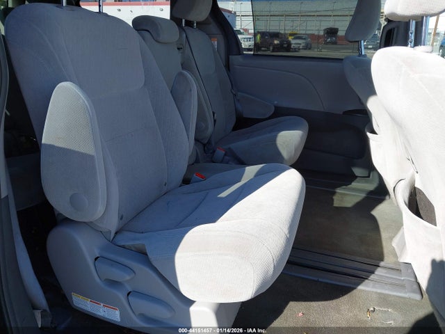 5TDKK3DC2GS711778 Toyota Sienna Le 8 Passenger