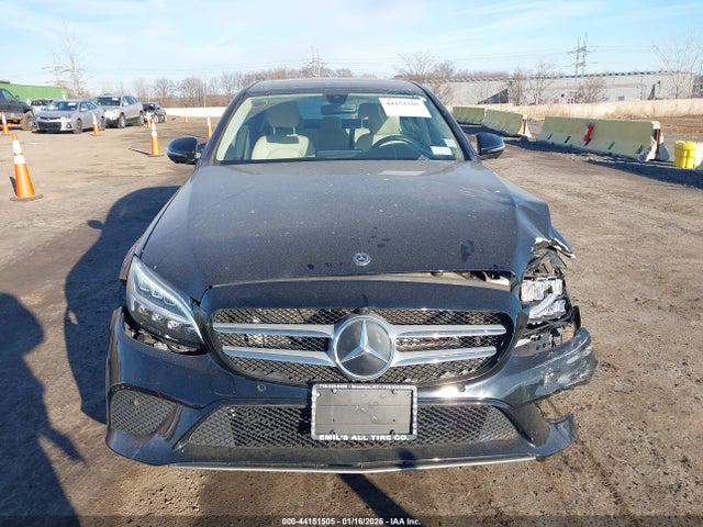 44151505 :رقم المزاد ، W1KWF8EB1MR632563 vin ، 2021 Mercedes-benz C 300 4matic مزاد بيع
