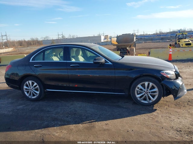 44151505 :رقم المزاد ، W1KWF8EB1MR632563 vin ، 2021 Mercedes-benz C 300 4matic مزاد بيع
