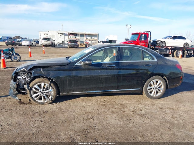 44151505 :رقم المزاد ، W1KWF8EB1MR632563 vin ، 2021 Mercedes-benz C 300 4matic مزاد بيع