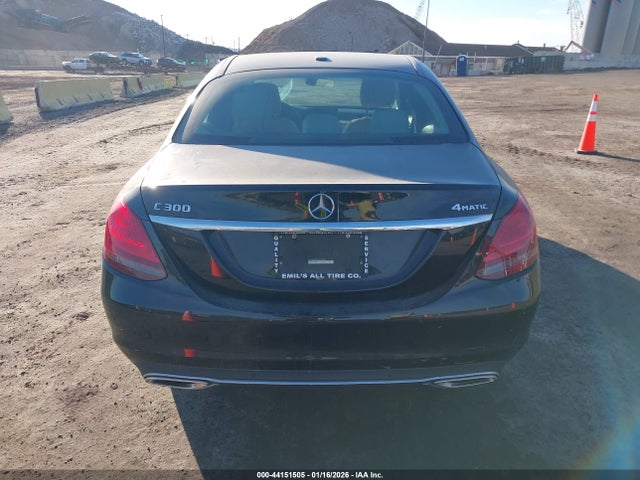 44151505 :رقم المزاد ، W1KWF8EB1MR632563 vin ، 2021 Mercedes-benz C 300 4matic مزاد بيع