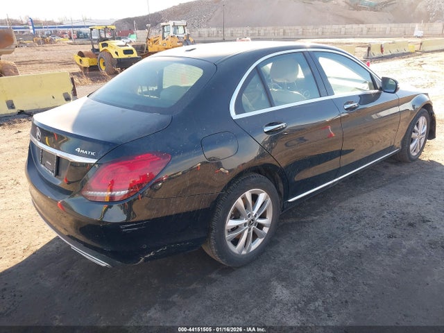 44151505 :رقم المزاد ، W1KWF8EB1MR632563 vin ، 2021 Mercedes-benz C 300 4matic مزاد بيع