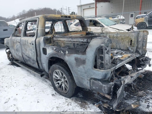 2022 RAM 1500 1C6SRFJT0NN247773 Photo 2