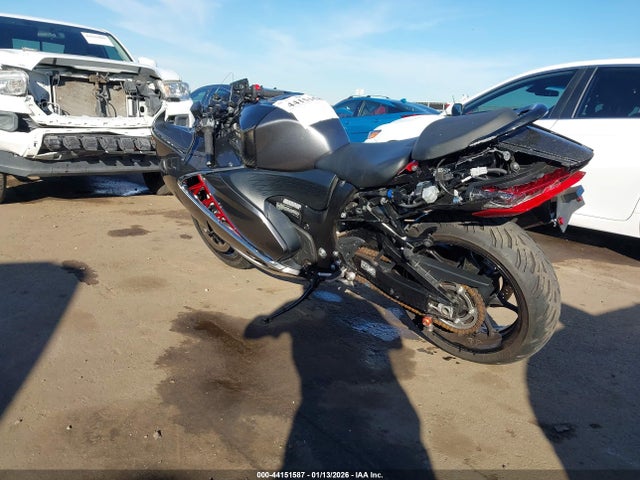 Suzuki GSX1300 RR 2024 JS1EJ11B3R7100908 Image 3
