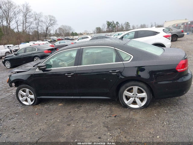 Aukcja sprzedaży 2015 Volkswagen Passat 1.8t Se, vin: 1VWBS7A32FC061374, numer aukcji: 44151597