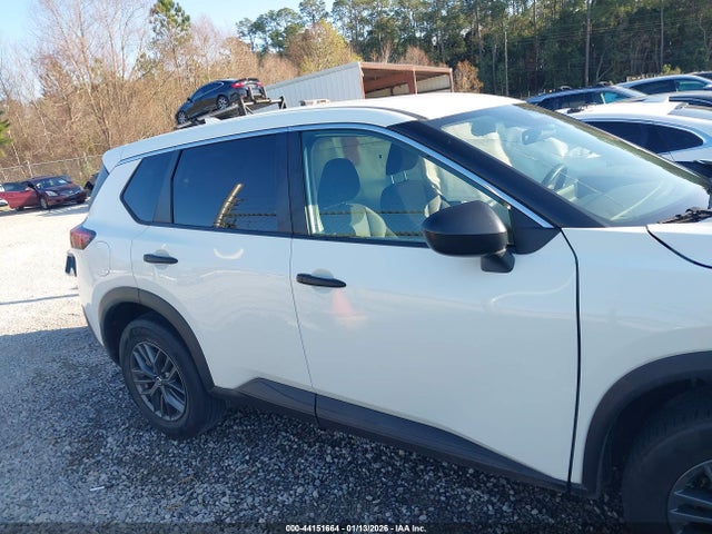 5N1AT3AA4MC767645 Nissan Rogue S Fwd