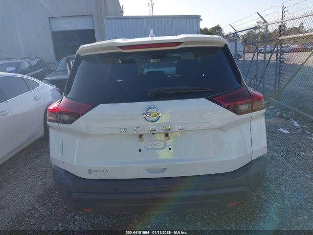 5N1AT3AA4MC767645 Nissan Rogue S Fwd