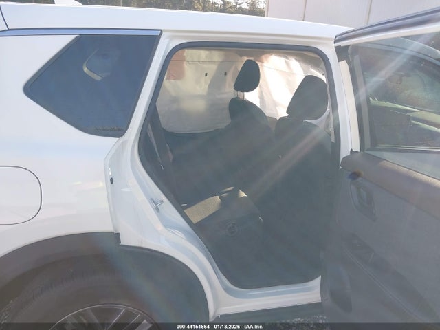 5N1AT3AA4MC767645 Nissan Rogue S Fwd