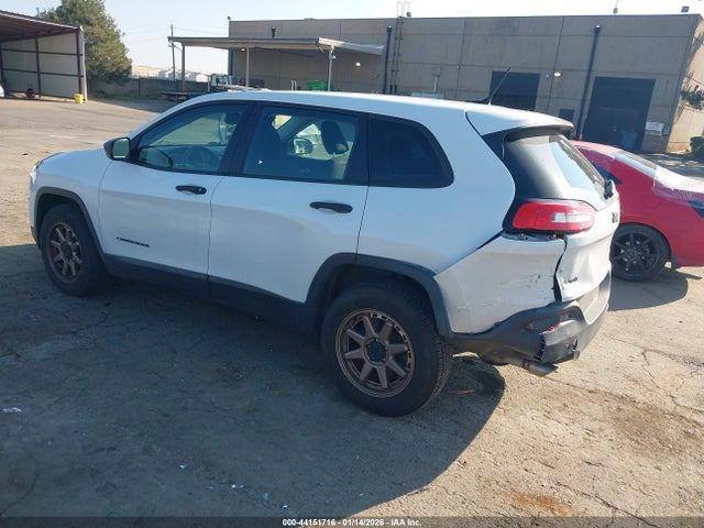 1C4PJMAB5FW755167 Jeep Cherokee Sport